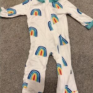 Kyte BABY White Pajamas with Rainbow Print
